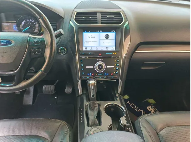 Car image 15