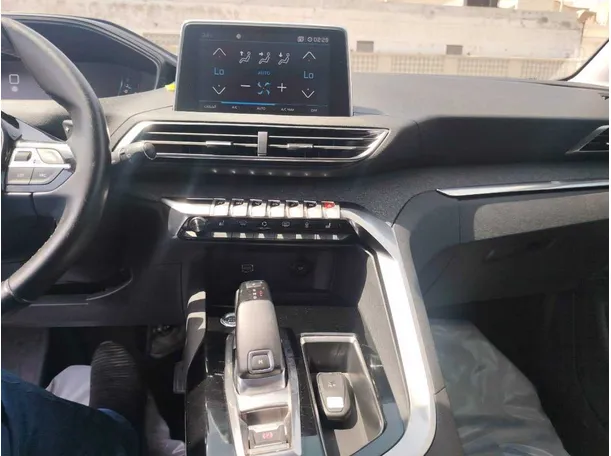 Car image 26