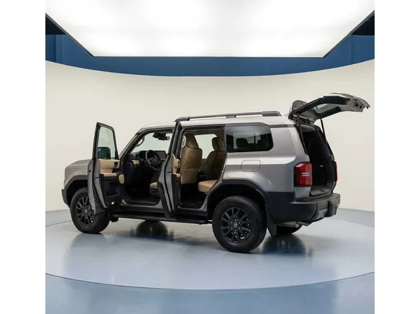 Car image 4