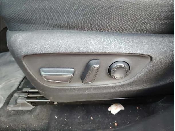 Car image 40