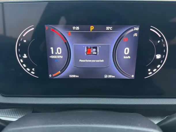 Car image 17