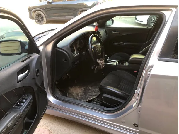 Car image 12