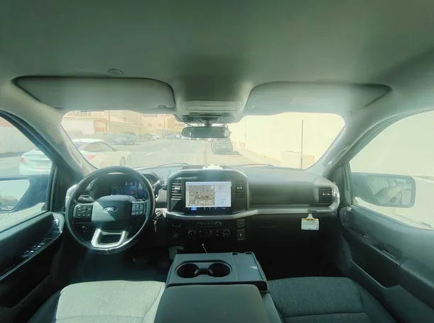Car image 15