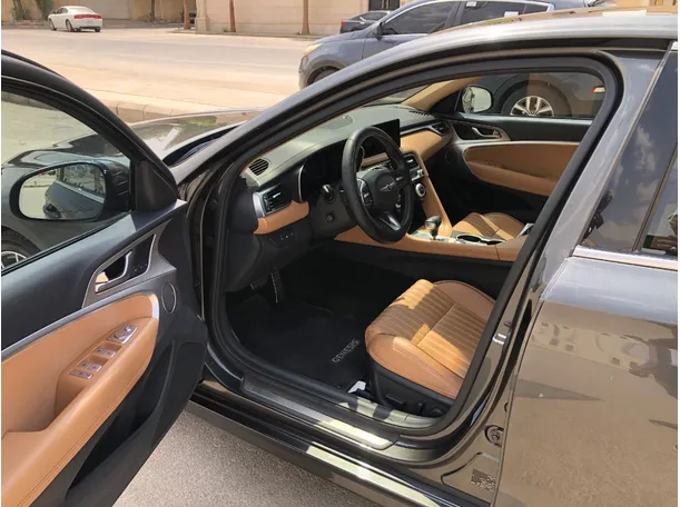 Car image 12