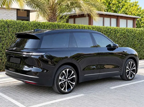 Car image 8