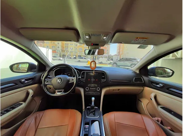 Car image 17