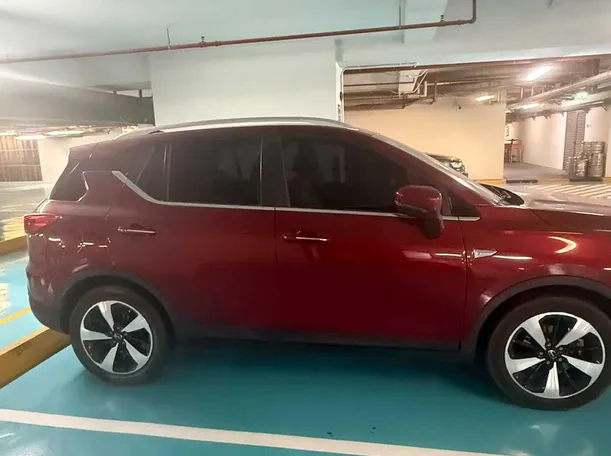 Car image 4