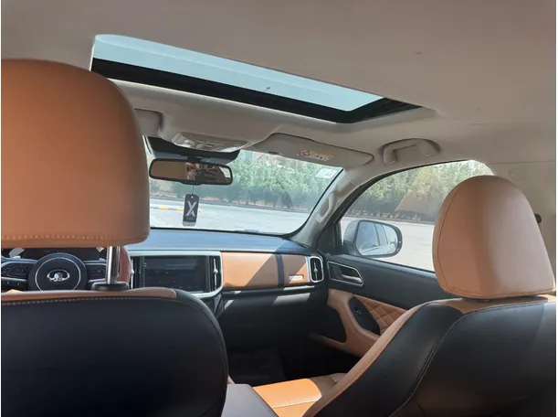 Car image 16