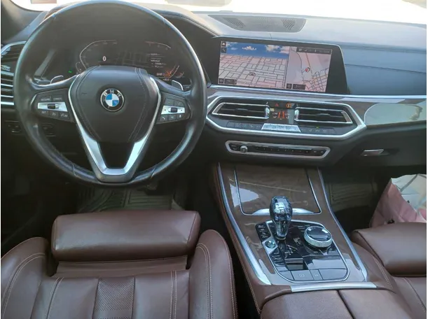 Car image 17