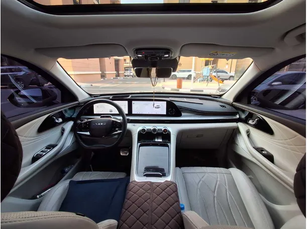 Car image 14