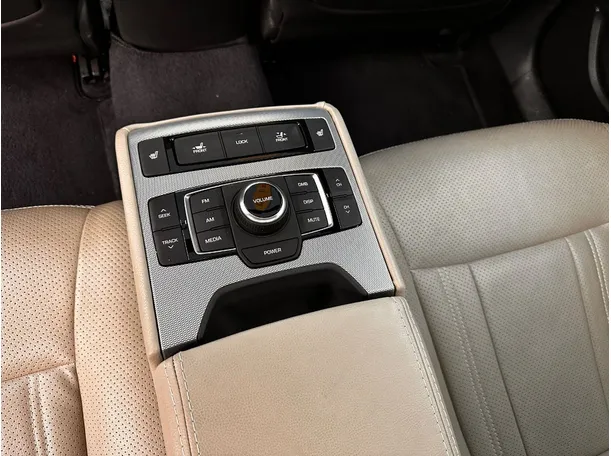 Car image 25