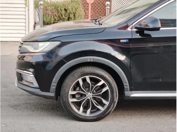 Car image 9