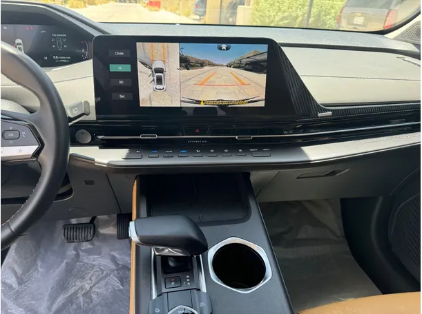 Car image 18