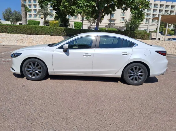 Car image 8