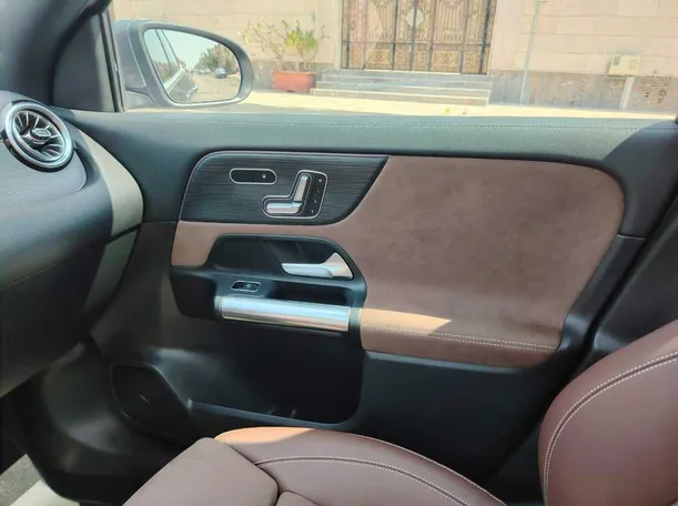 Car image 33