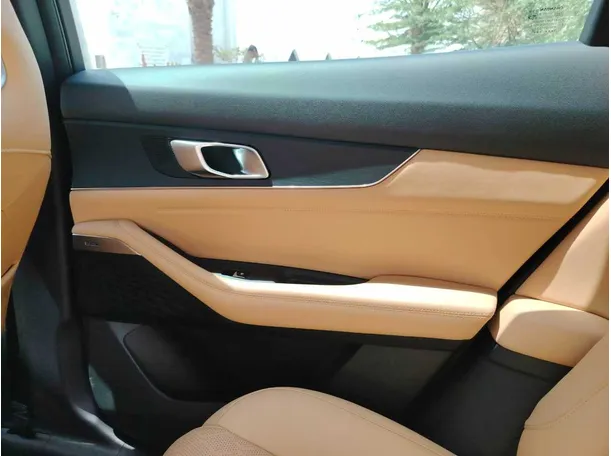 Car image 43