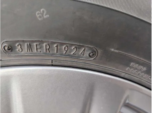 Car image 30