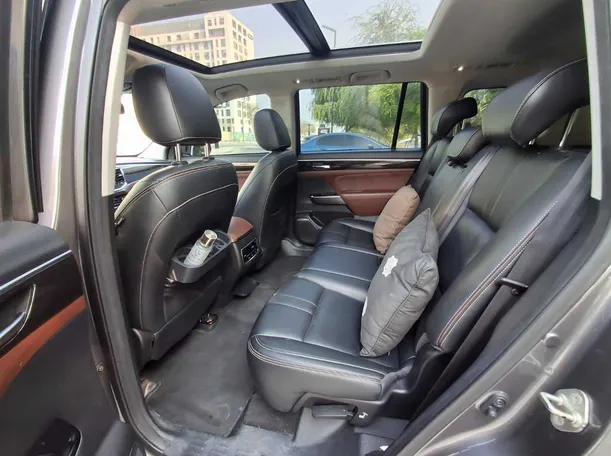 Car image 13