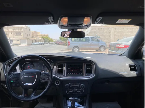 Car image 14
