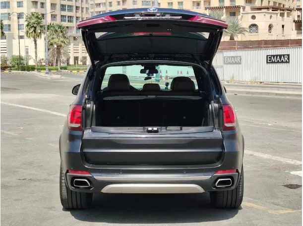 Car image 26