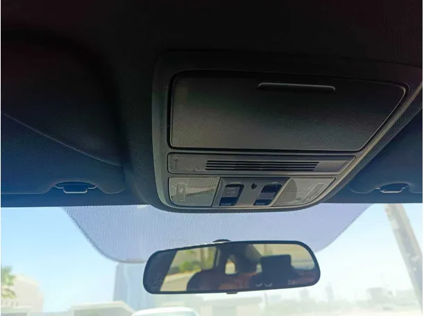 Car image 26