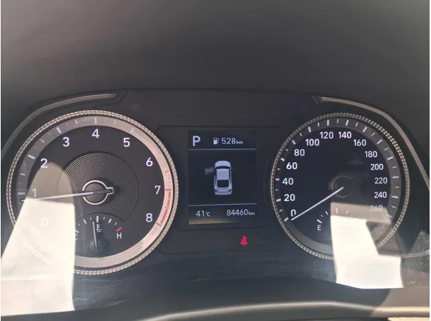 Car image 19