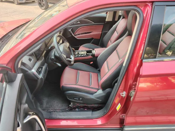 Car image 14