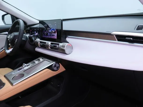 Car image 10