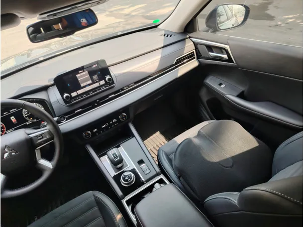Car image 26