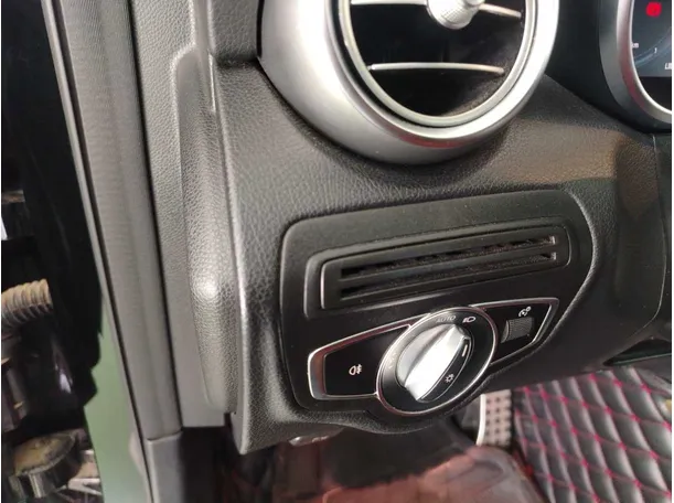 Car image 32