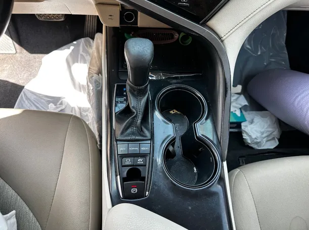 Car image 17