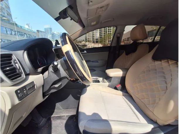 Car image 11
