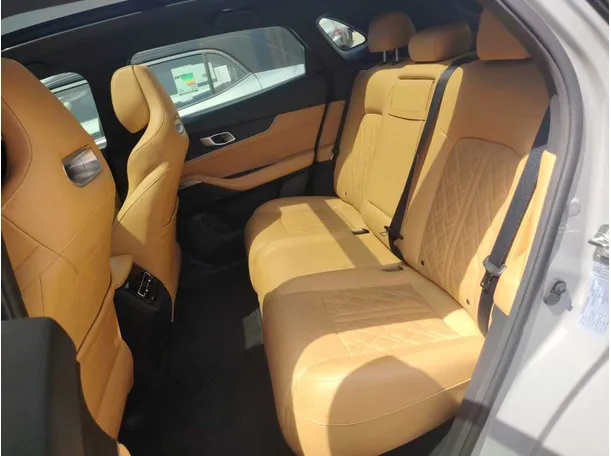 Car image 24