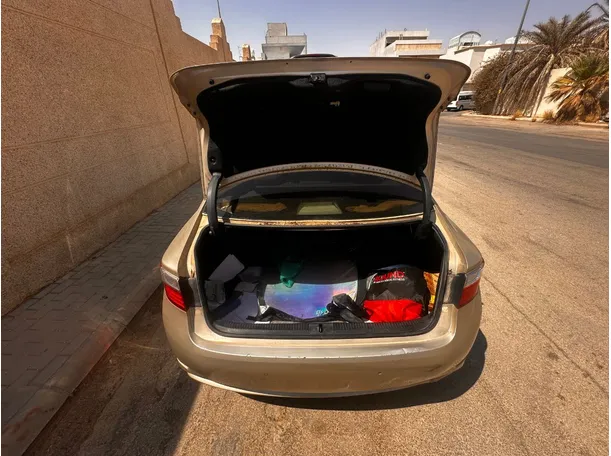 Car image 21