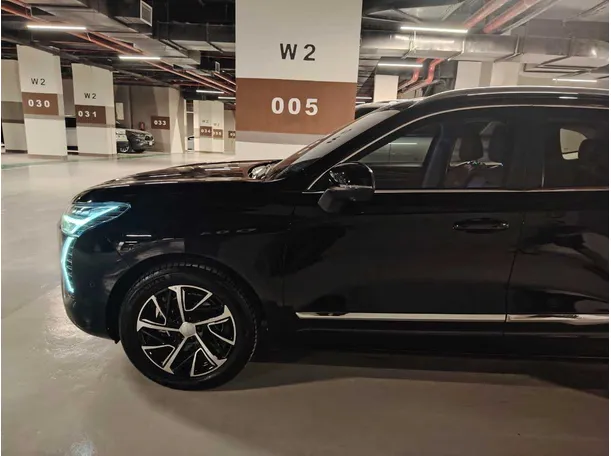 Car image 9