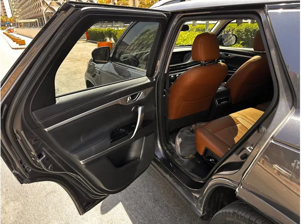 Car image 13