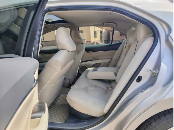 Car image 16