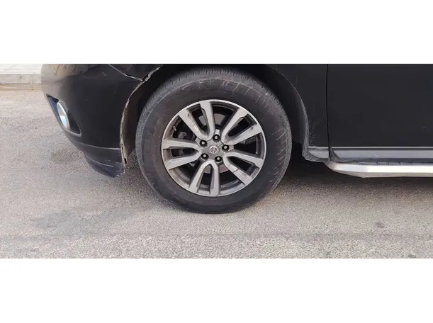 Car image 10