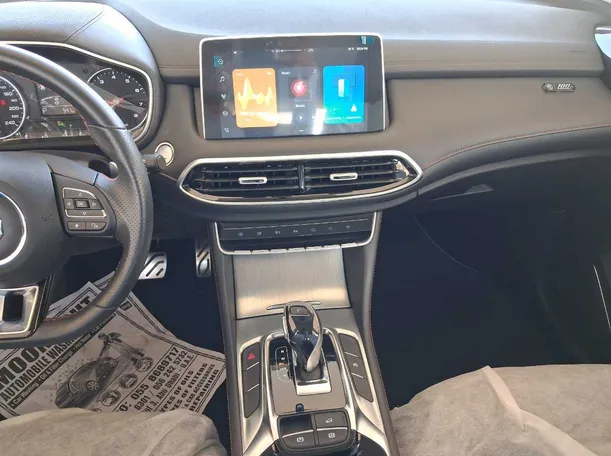 Car image 15
