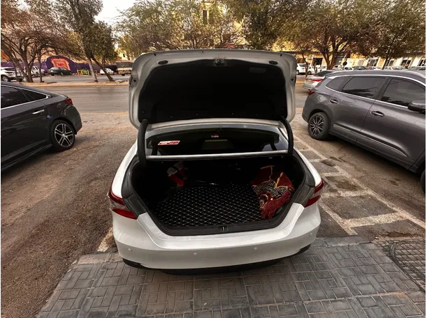 Car image 21