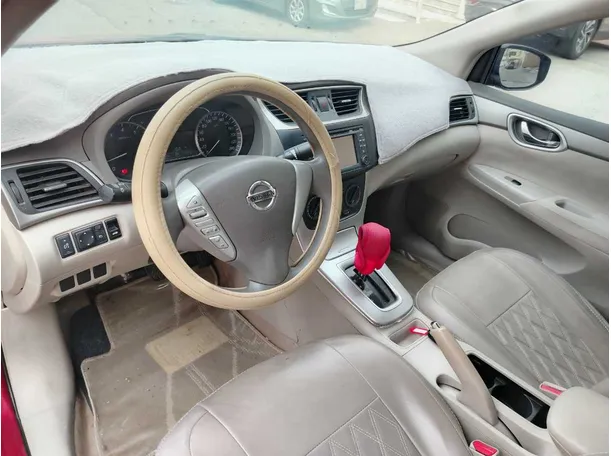 Car image 14