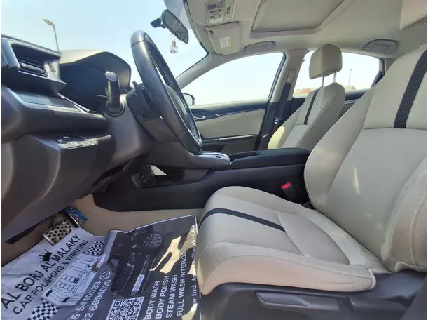 Car image 12