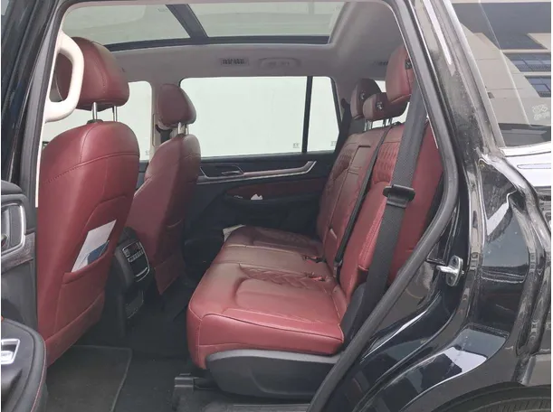 Car image 13