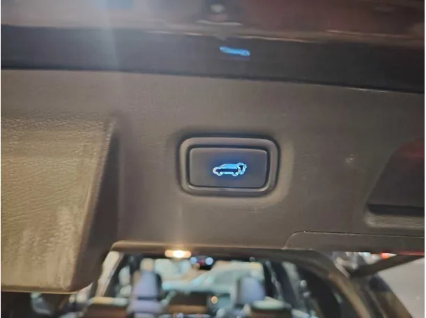 Car image 32