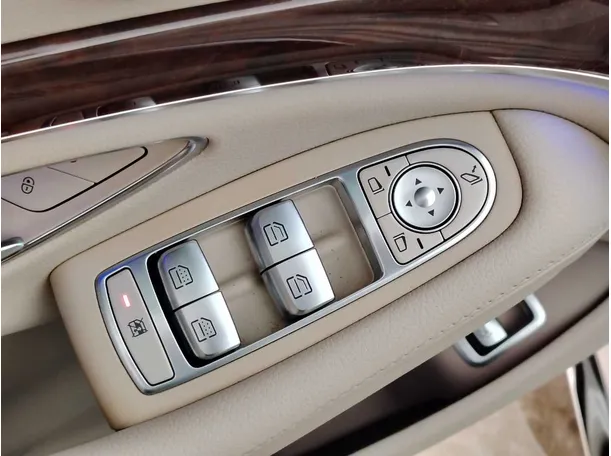 Car image 34