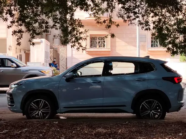 Car image 8