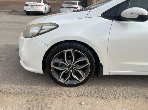 Car image 9
