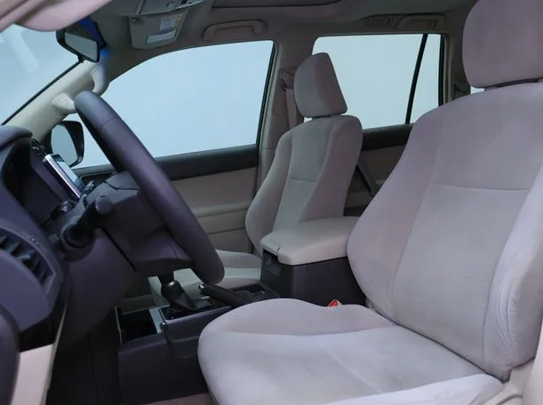 Car image 8