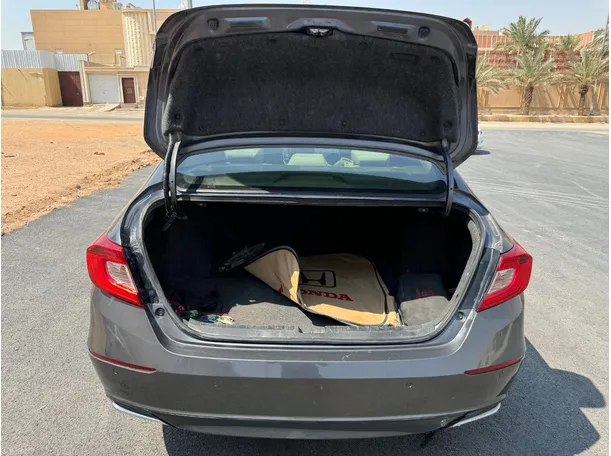 Car image 22