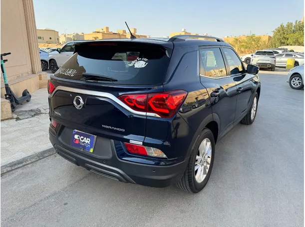 Car image 5